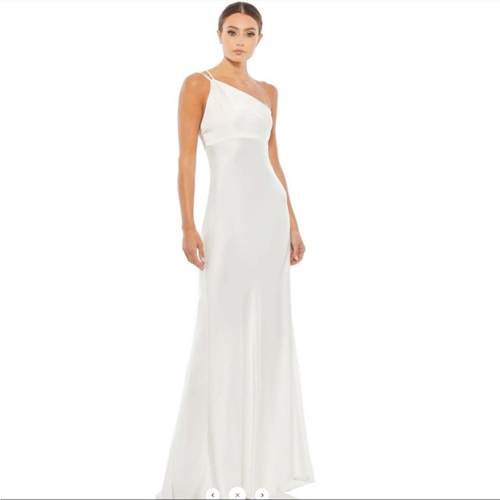 Mac Duggal Ieena 55385 One Shoulder Double Strap Satin Gown size 10